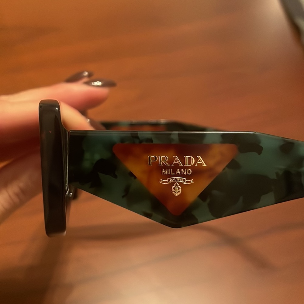 Prada sunglasses - Picture 5 of 9